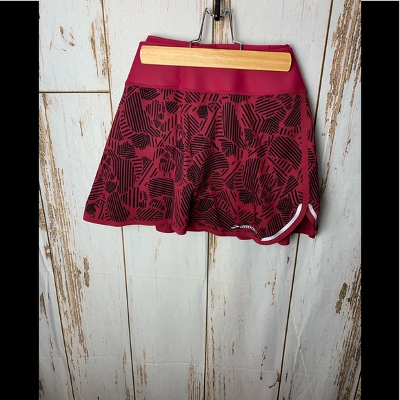 Brooks Dresses & Skirts - Brooks infinity running skort Size Large